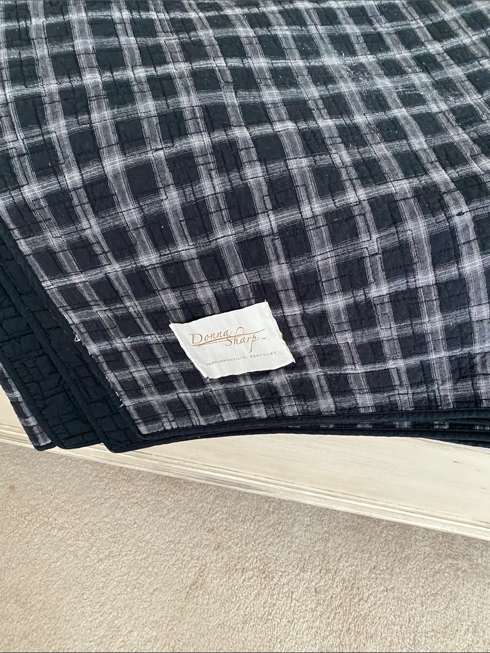 Black & Ivory Patchwork Quilt Full/Queen by Donna Sharp. - Picture 4 of 8